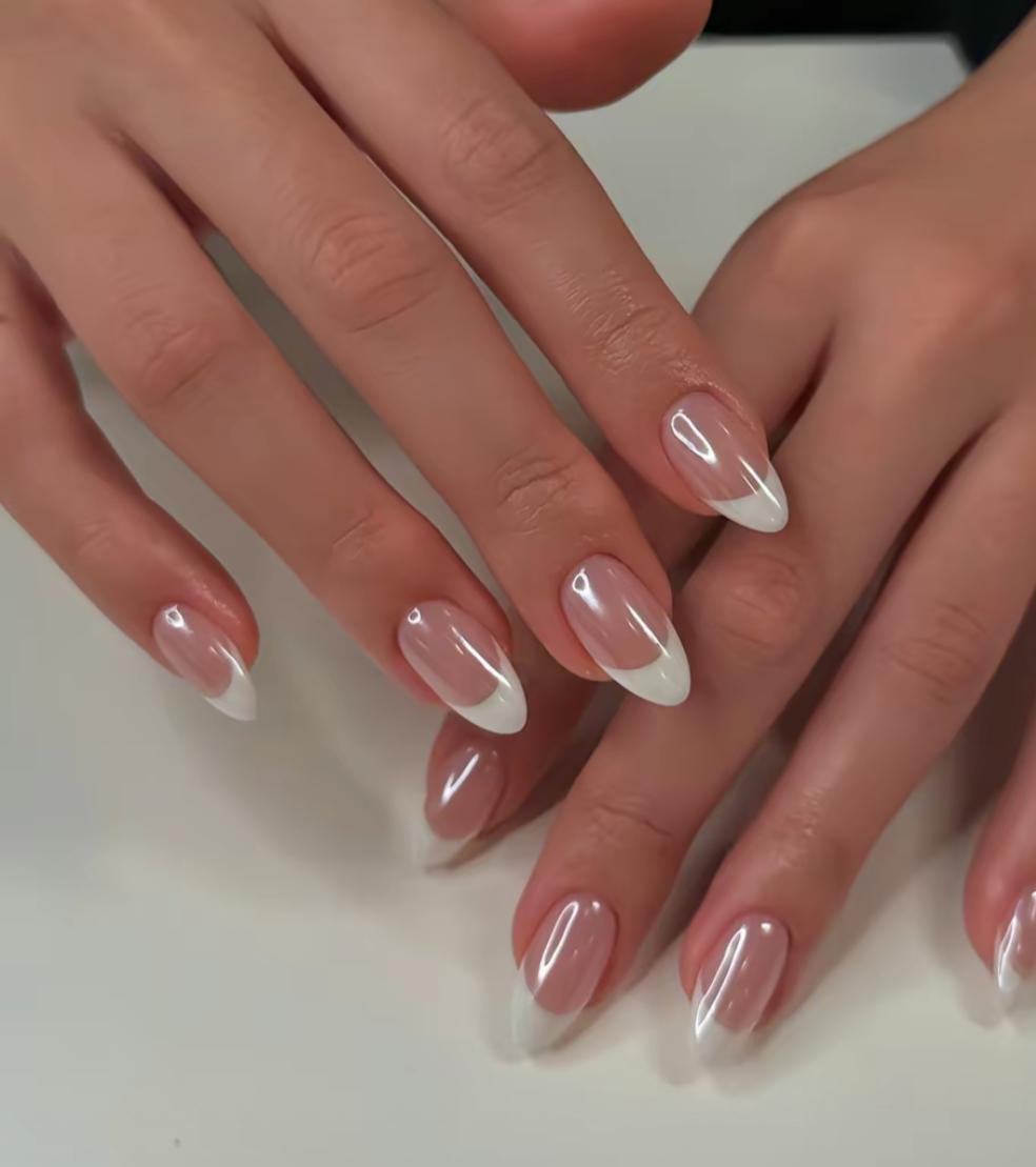 Manicure franc&eacute;s elegante en Angel&iacute;sima