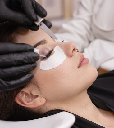 Pesta&ntilde;as y cejas